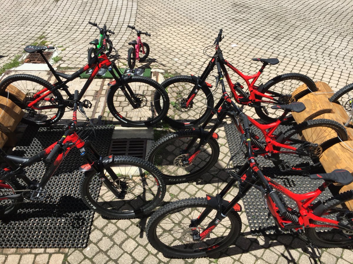 LMauranx's tweet photo. Commencal Bike for rent !!   SNODROPPE shop Tignes https://t.co/Jvi2n2Cpuo