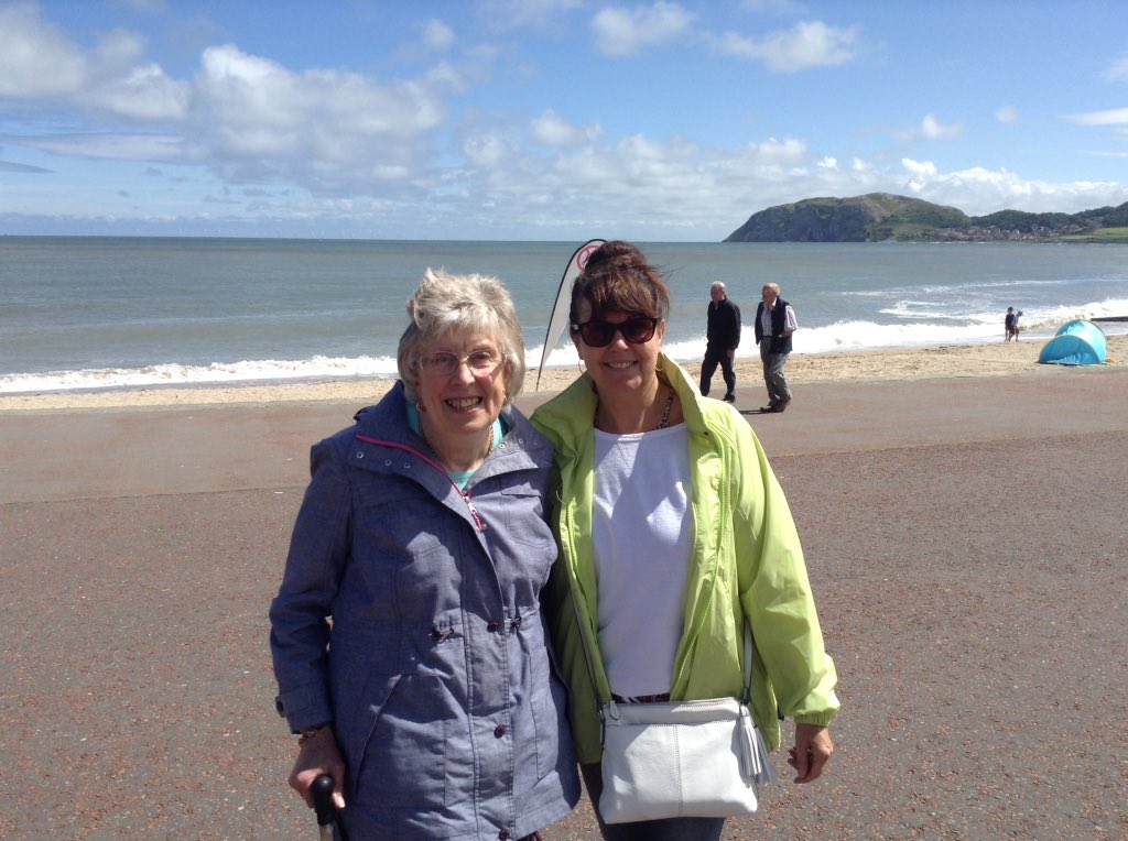 WGN_Community's tweet photo. we asked people to join a trip to Llandudno #connectingneighbours #makingfriends @wythenshawe_chg @ProphetBrand https://t.co/ggXraAUqoA