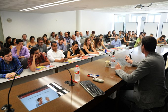 EAE_B_School's tweet photo. "Introducir un componente #digital aporta valor para obtener #datos" https://t.co/UeGGektFmY @guillemcrosas @WMFBcn https://t.co/yexdrJI8NJ