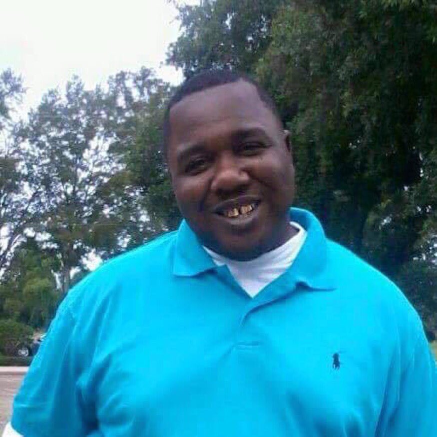 cleytu's tweet photo. "Racismo, vírus da raça que se diz humana!"

R.I.P. #AltonSterling https://t.co/Nzwm1ck02v