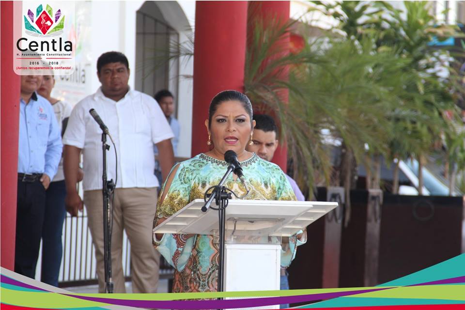 H_aytocentla's tweet photo. REALIZA GABRIELA  SANLUCAS 1er BANDERAZO DE DESCACHARRIZACION Y LLANTATON @PRI_Nacional @CarolinaMonroy_ @EPN https://t.co/iCyTmX2NNc