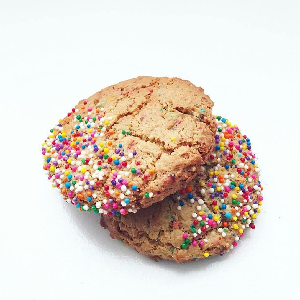kind of chewy, kind of cakey, very sprinkle-y. #glutenfree #whatveganseat #toronto