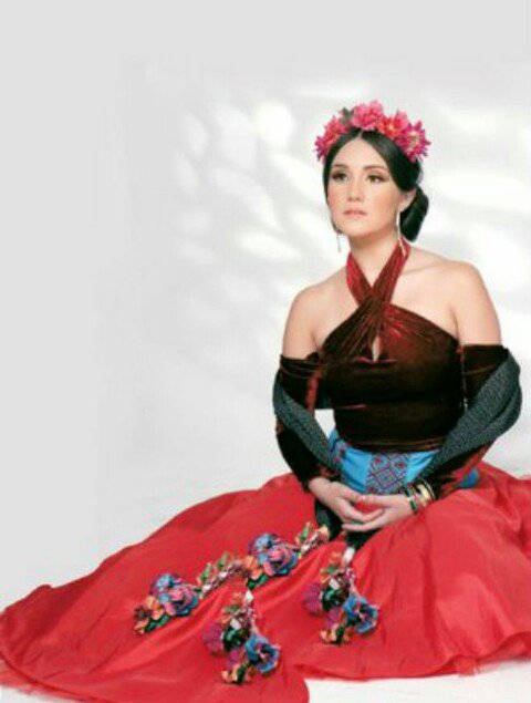 RbdDalu's tweet photo. . @DulceMaria en homenaje a su tía abuela #FridaKahlo ❤ https://t.co/rWEK9JdD1E