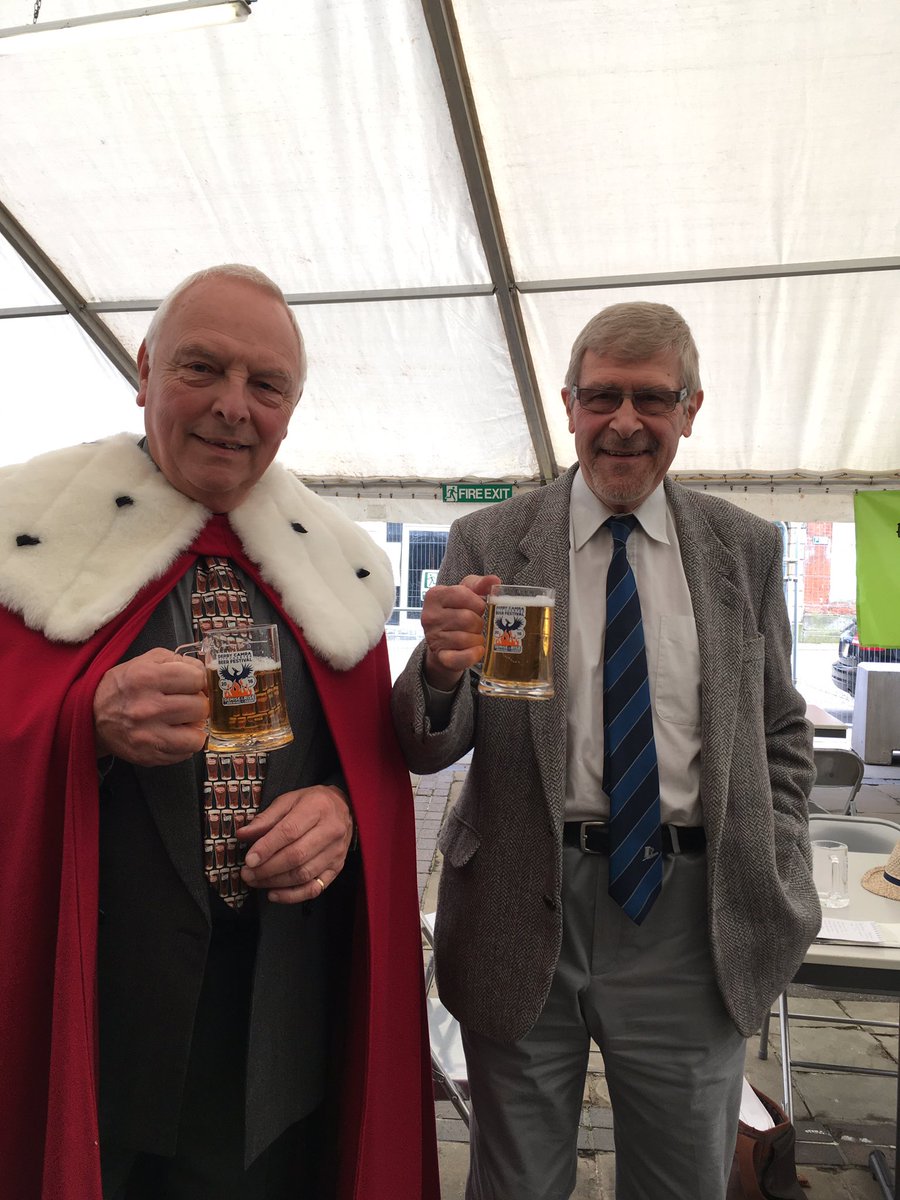 DerbyBeerFest's tweet photo. Beer author Roger Protz is enjoying a drink with our beer King https://t.co/kwyz0QASmS