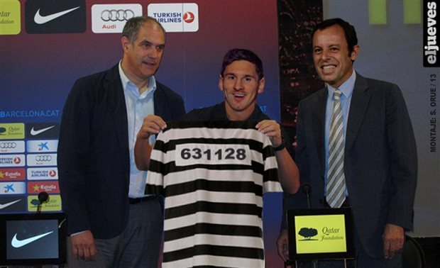 PoliticoYRatero's tweet photo. Messi, condenado a 21 meses de cárcel por fraude fiscal.

Presenta su nuevo uniforme. https://t.co/M8ATFv9Da0