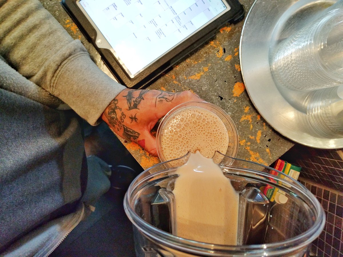 barnonefitshake's tweet photo. No one want to feel #bloated in this heat, try one of our #FitShakes. Theyโre delicious + nutritious! #BurlOn #Yum https://t.co/sdlcrsWQWN