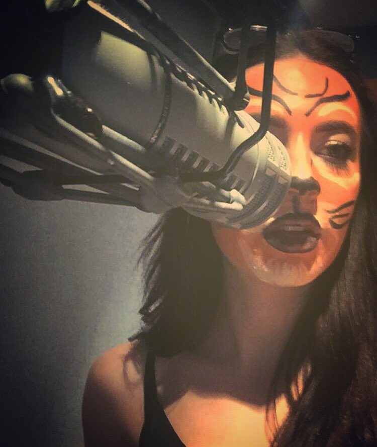 k_emzik's tweet photo. So this happened today...reading the weather as a tiger ;)🐯 @JACKfmOxford  #lookinggd https://t.co/yke0X6380b