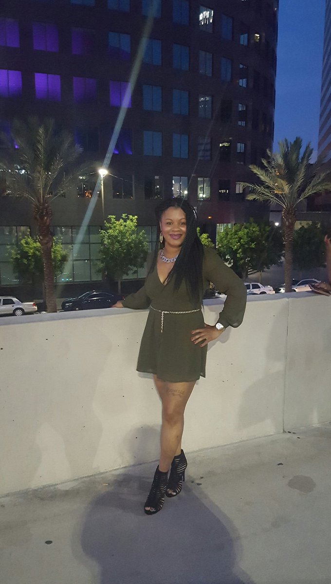 MzBeck21's tweet photo. Had a great time at the concert with @iamdiddy &amp; the fam. Awesome show! #ChiTownGirl #EssenceFest #EssenceFest2016 https://t.co/uE8UyyUByW