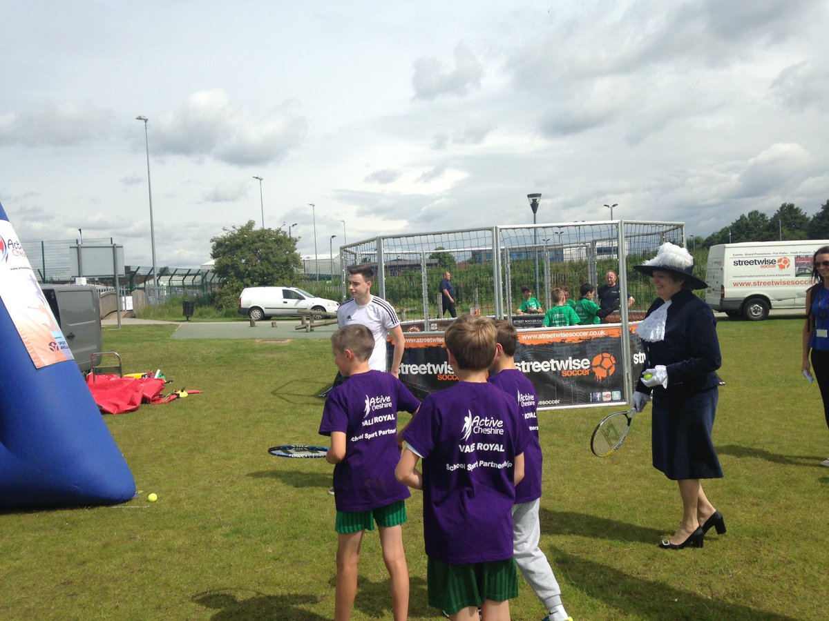 AnneBoydUK's tweet photo. Such a delight 2 have the @sheriff_high engaging youngpeople at today's @CWSchoolGames n getting stuck in to #tennis https://t.co/6oyLVK4wGY