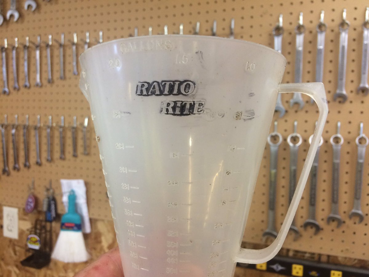 xracer110's tweet photo. For the kids! This is a ratio rite! Makes mixing premix easy. #2strokeschool #whatsthatfor https://t.co/5WAEBVuauo