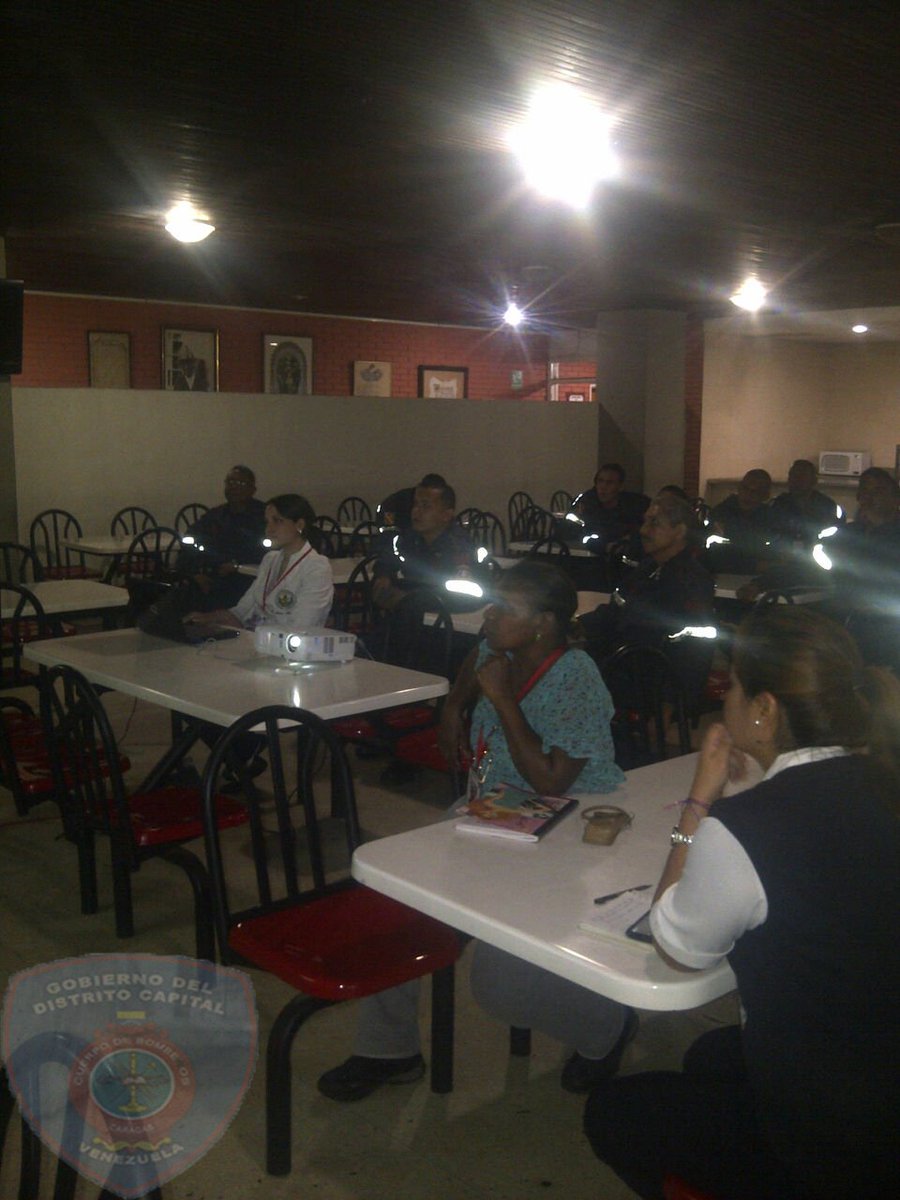 Charla de enfermedades tropicales en el comedor de personal cuartel Central de Bomberos   #Bdc