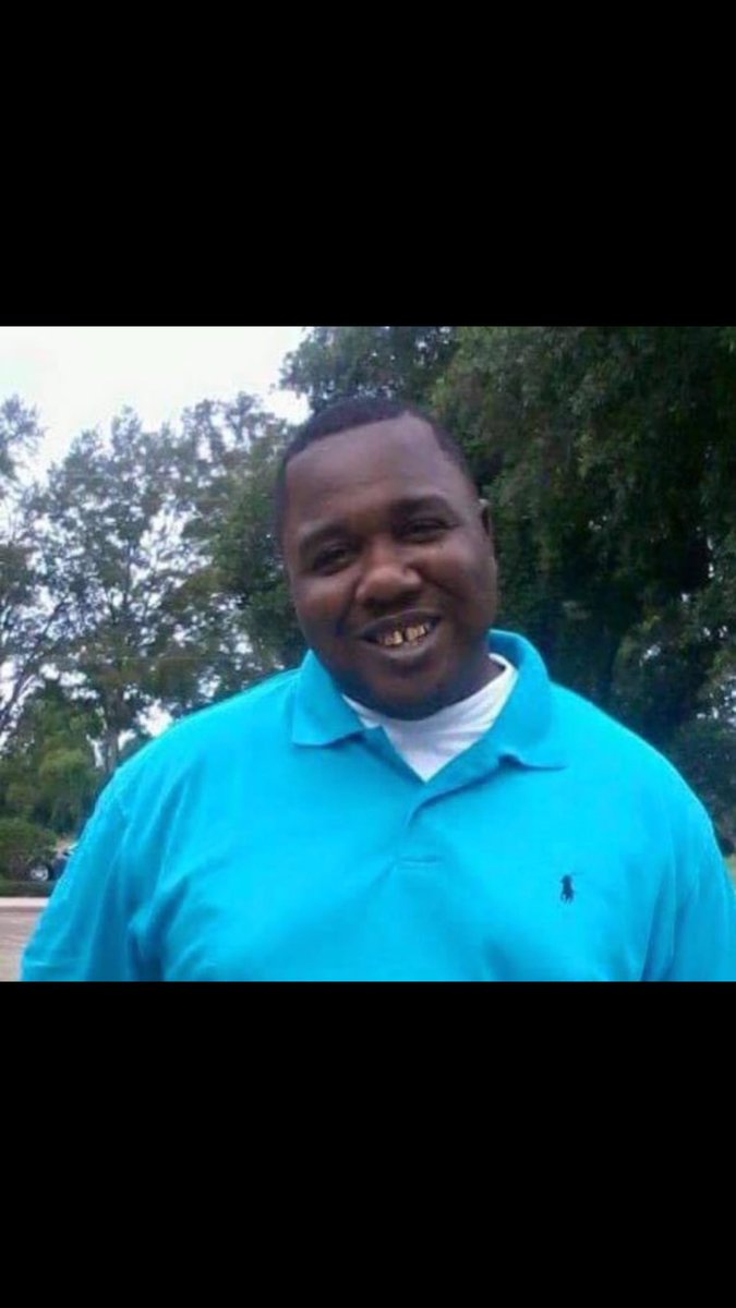 RealDesignerDev's tweet photo. can you believe one got ARRESTED for killing 9 ppl and the other one got KILLED for selling cds. #AltonSterling https://t.co/5g5ualGAPp