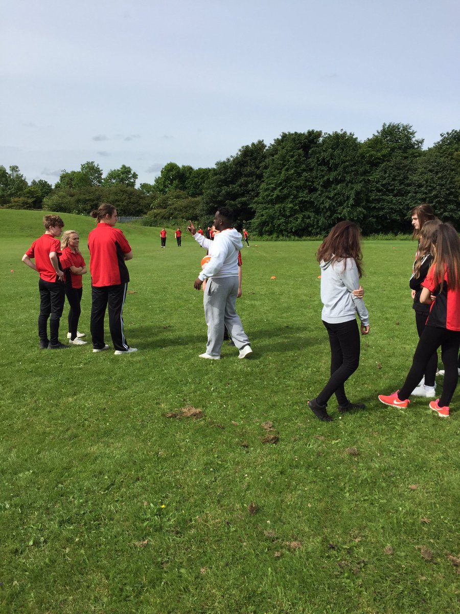DMannPE's tweet photo. Great morning in school with @seedorf77 @richard_offiong for the @SRTRC_England great ambassadors well done guys https://t.co/kDEJ0yYCD1