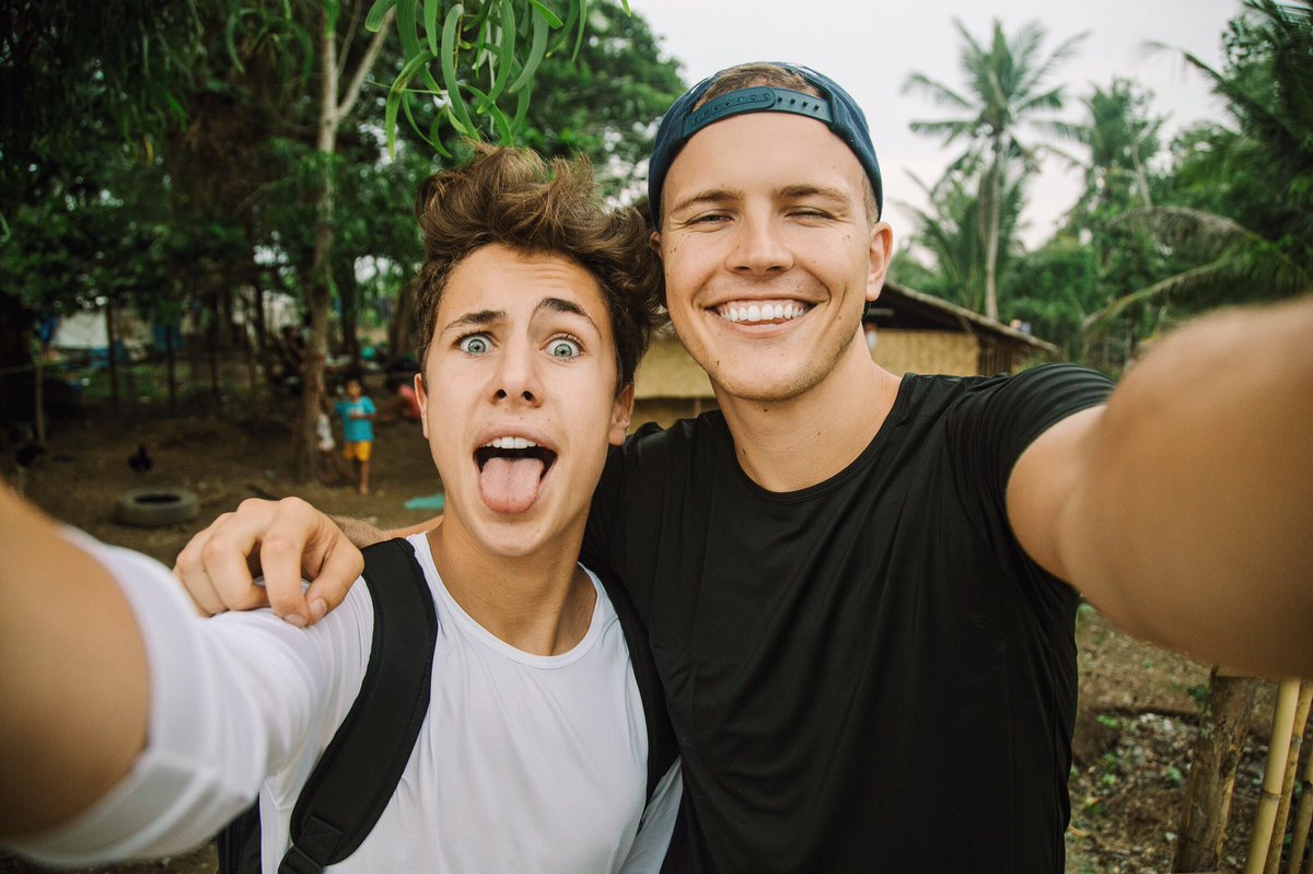 JuanpaZurita's tweet photo. Hooola!!! Ya estamos en la primer comunidad! Mañana les diré el primer reto que tienen que cumplir, están listos? 🙊 https://t.co/MPLyYhHT4J
