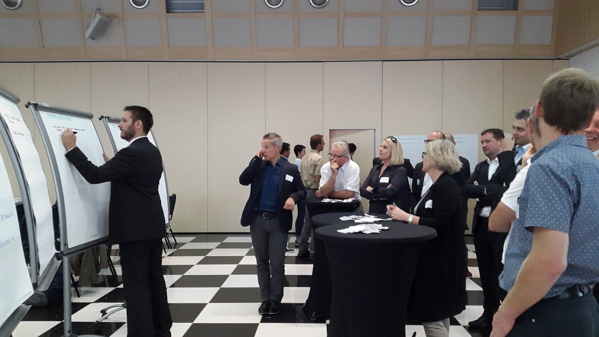 Noser_Eng's tweet image. Tolles Publikum und viele Ideen an unserem Workshop am #Digitsummit 2016