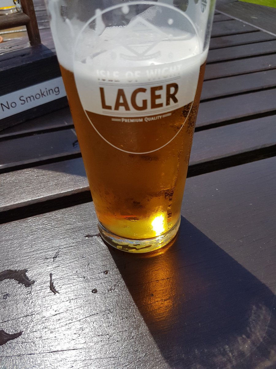 redperoni's tweet photo. A decent local lager on a sunny day! #holidaypints https://t.co/UtJT4I0EVl