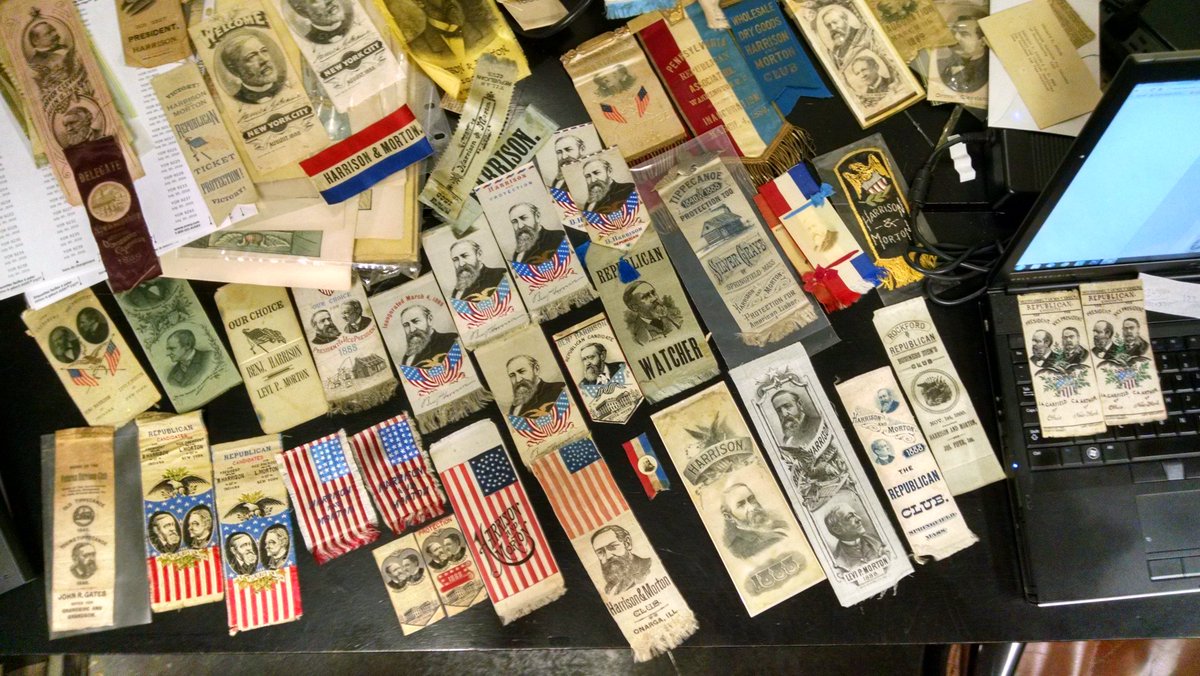 rolandauctions's tweet image. On the road to @APIC_USA #buttoncon2016! Toting a selection of items from the Estate of APIC Member, Dr. Alan York.