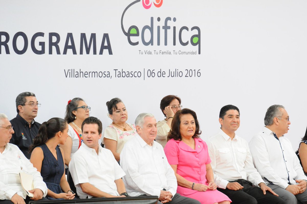 nunezarturo's tweet photo. Con @MarthaLiliaL presentamos el programa #Edifica, orientado a elevar el nivel de bienestar de familias tabasqueñas https://t.co/wnLF4888zF