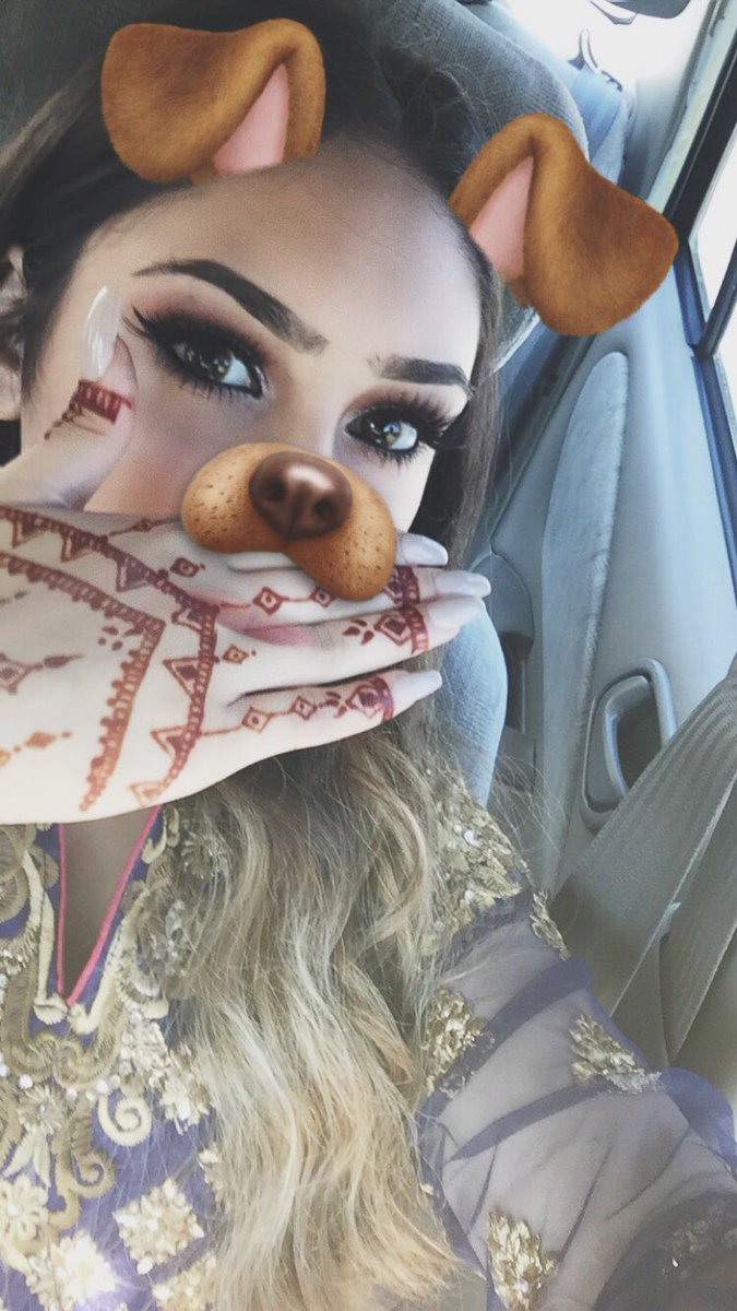 uhhhkayyy's tweet photo. EID MUBARAK 😛💖 #eidszn https://t.co/ekfFuBSELK