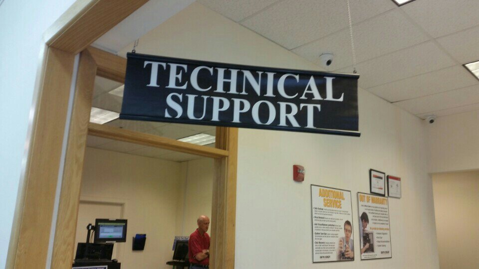 sjewell's tweet image. Who ya gonna call? #Techbusters #help! (at @MicroCenter in Saint Louis Park, MN) swarmapp.com/c/ldnpcQ67prE