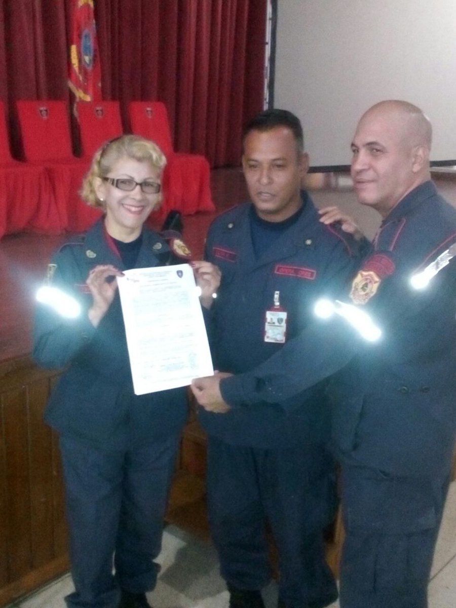 #Bdc Entrega de resolucion al Mayor Ken Silva, como jefe de Rescate por parte de la Generala (B) Rosaura Navas