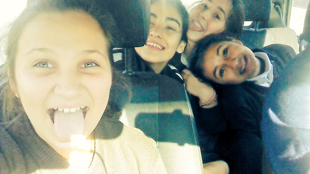 AmigasAMAS's tweet photo. Las sonrisas❤️ las quiero mucho! #Mexico‼️ @sol2194 @TiniTwOfc @AbruuDominguez @alanis102 https://t.co/m2BznmyD1Y