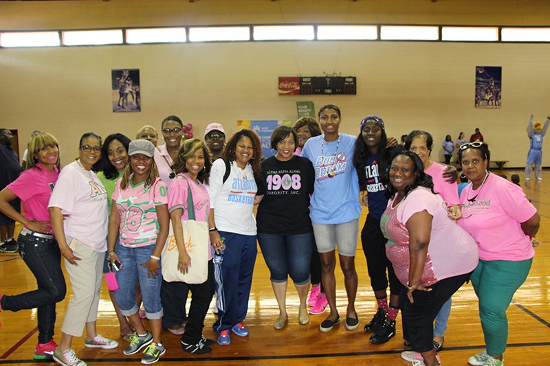 AtlantaDream's tweet photo. The @AtlantaDream were proud to partner with @akasorority1908 for a Fit Clinic at Adams Park today! #RWTD #WNBA20 https://t.co/vpx99M4wXH