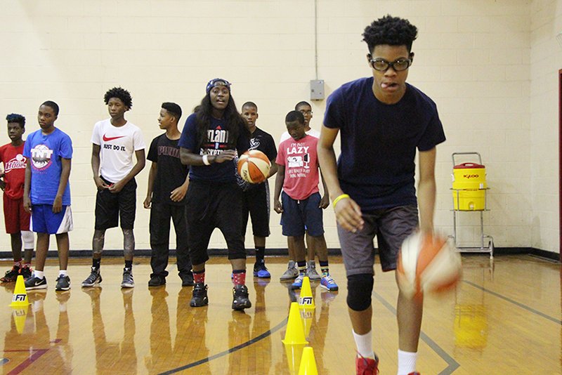 AtlantaDream's tweet photo. The @AtlantaDream were proud to partner with @akasorority1908 for a Fit Clinic at Adams Park today! #RWTD #WNBA20 https://t.co/vpx99M4wXH