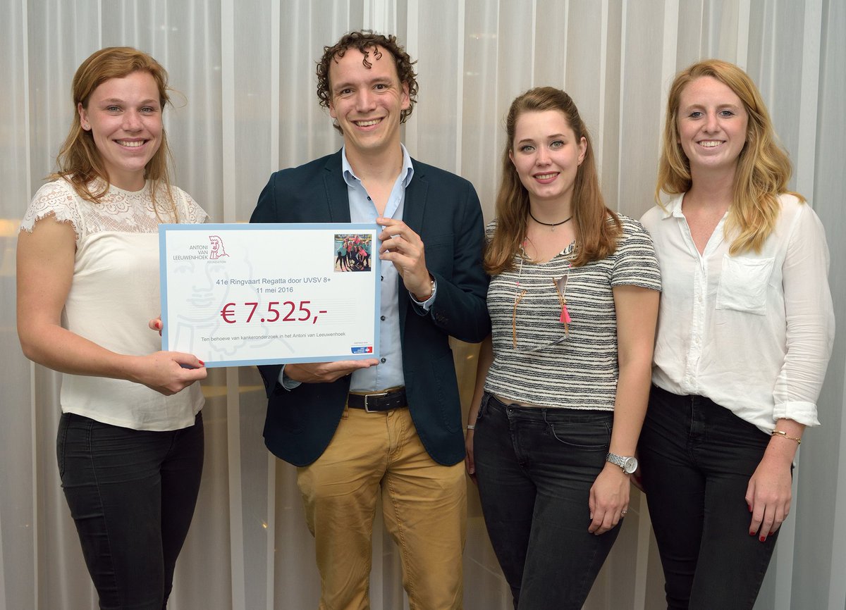 Studenten roeiden 100km <a href="/Ringvaart/">Ringvaart Regatta</a> voor onderzoek <a href="/hetAVL/">Antoni van Leeuwenhoek</a>. Ook in actie komen voor? Kijk op: bit.ly/29pHDRt