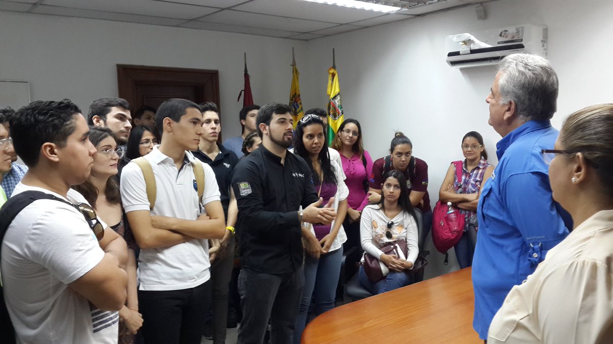 pabloaure's tweet photo. Hoy con graduandos d Ingeniería definiendo su incorporación para firma del libro y acto d grado antes de vacaciones https://t.co/kQ4omUWtYK