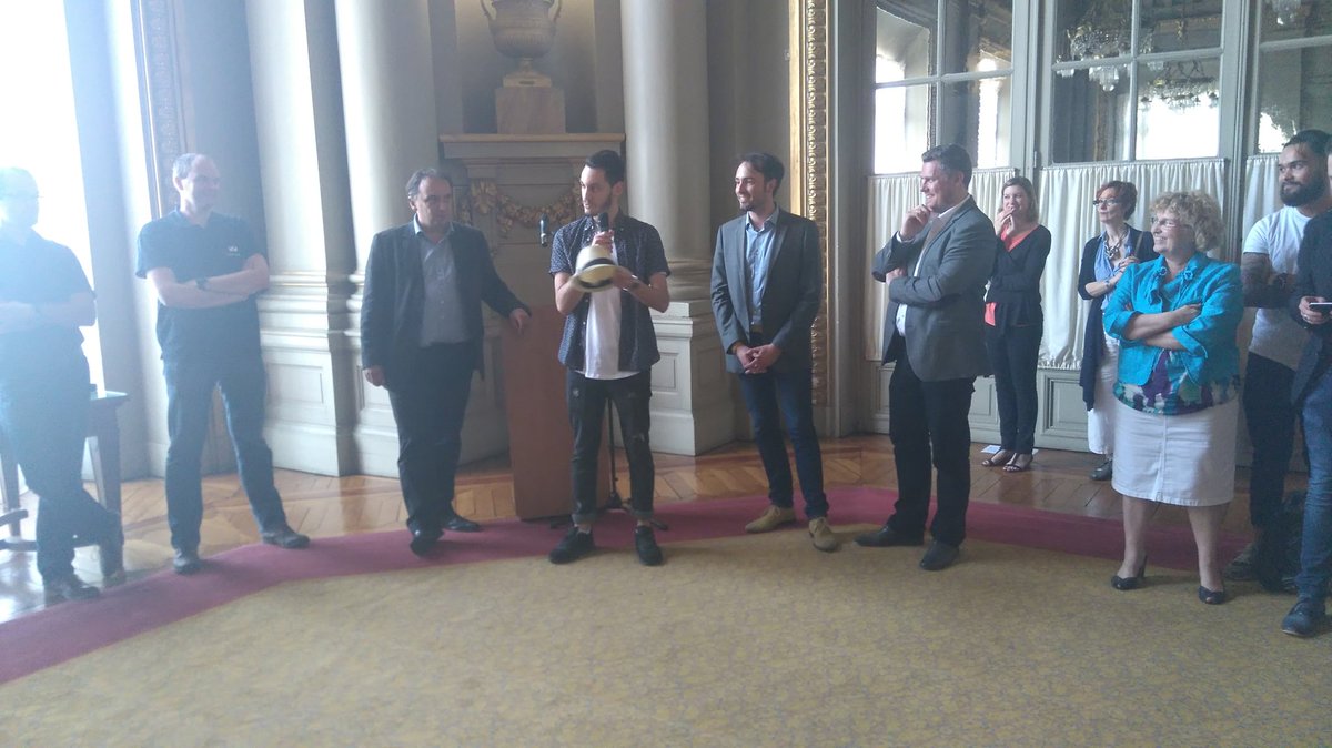 roubaix's tweet photo. Fin de la 1ère promo de @SimplonRoubaix en présence de l'@adeproubaix et @ovh_fr à #Roubaix. Bon vent à eux ! https://t.co/nUmBmzLkQ2