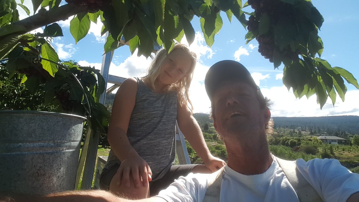 winegrower99's tweet photo. Pround faming papa https://t.co/kraio74lWa