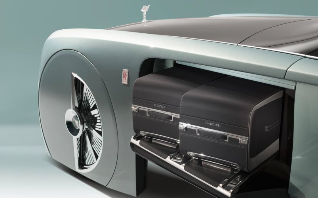 limoweekly's tweet photo. Rolls-Royce unveiled amazingly self-driving luxury vehicle  #limochat #chauffeur #luxury  https://t.co/MpAbFTH3fr https://t.co/IXFfnm9Pv0