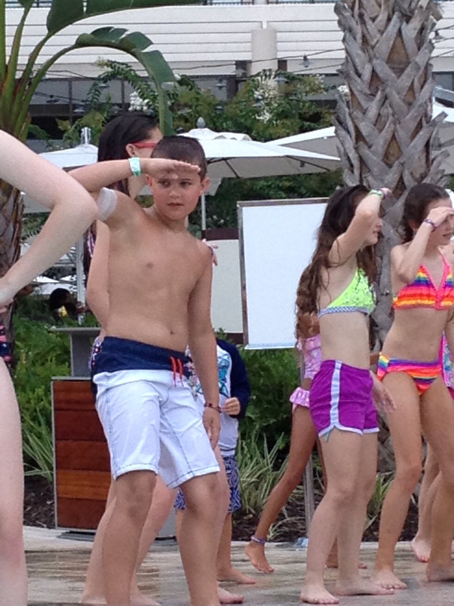 Slick_RickJ's tweet photo. Rockin the pool #shutdownpool #cwdffl16 https://t.co/pZwkxjeNQd