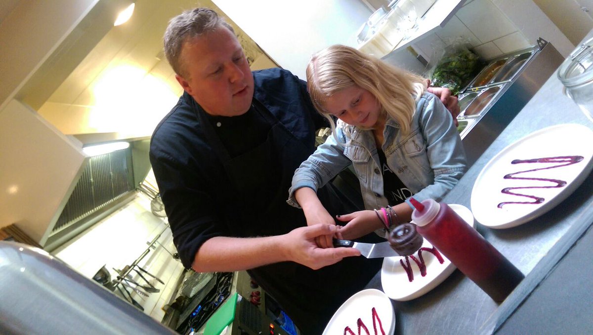 rrrrna's tweet photo. Heerlijk toetje bij het #Kasteeltje #Culemborg !! https://t.co/yOEe1lgdHr