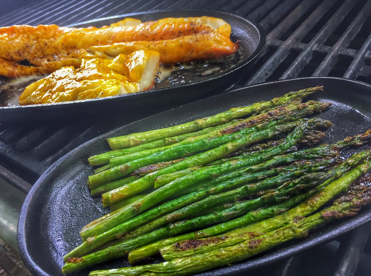 alfrescoprouk's tweet photo. Smoked cod loin and asparagus. A non meat day! https://t.co/ZSF5s7V5md