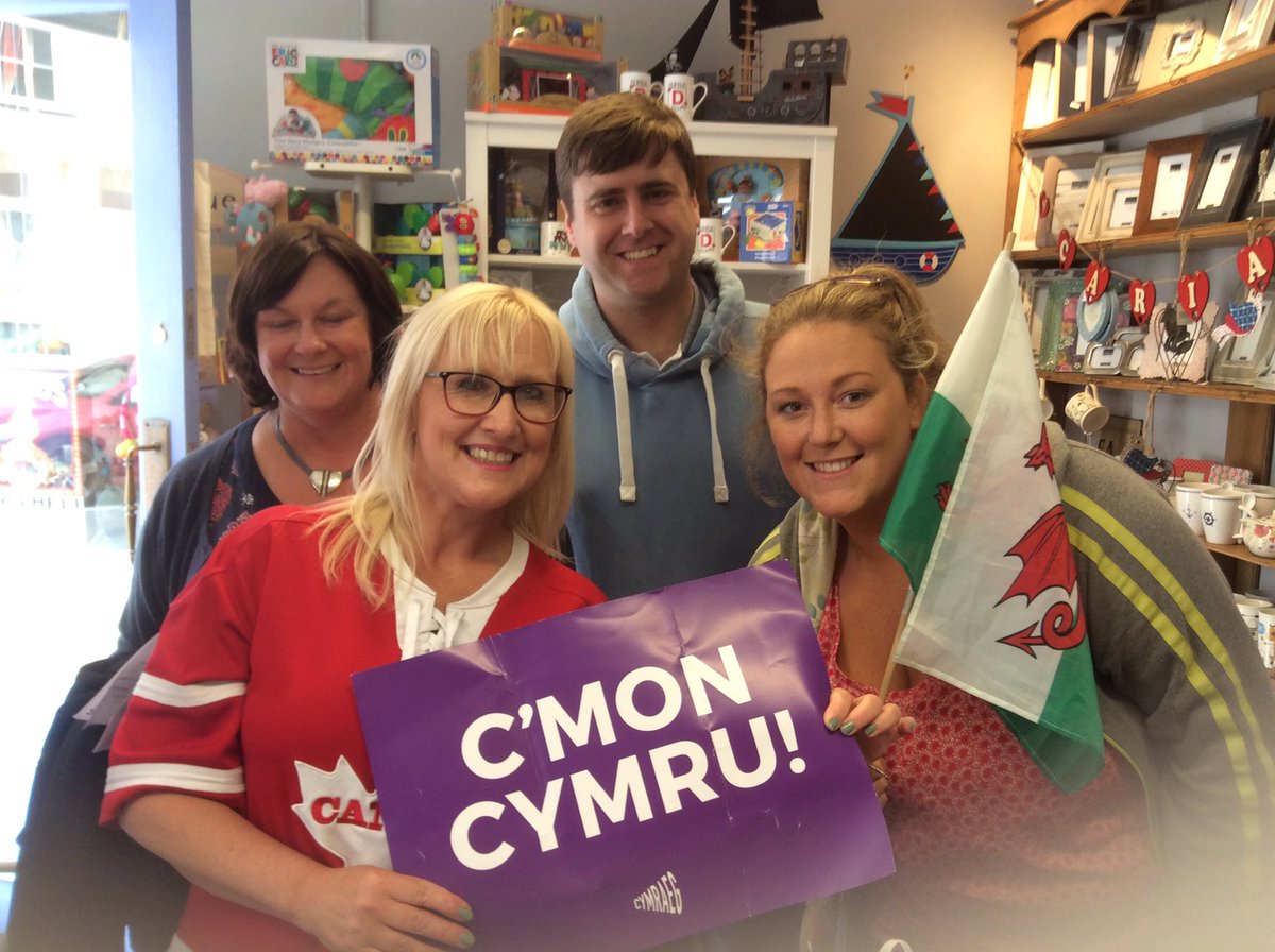 jojopinkscott's tweet photo. @elinang Barod????? C'Mon Cymru ! #dysgu  #Cymraeg  #EURO2016  @NantGwrtheyrn1 #Edrych #ymlaen ⚽️⚽️⚽️⚽️⚽️⚽️⚽️ https://t.co/6l1057ZwO3