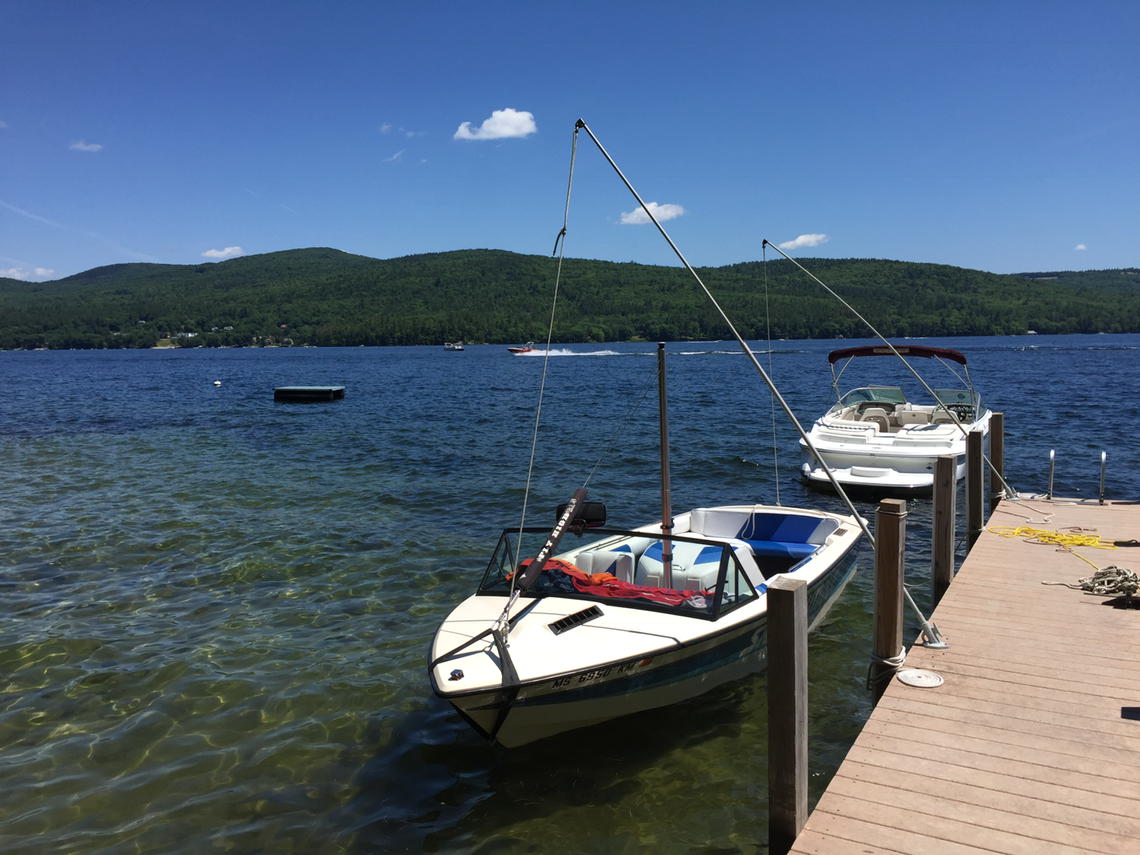 JLRDavidGarris's tweet image. The water in Newfound lake NH is amazingly clean. Perfect for tubing and boarding with a classic 1982 Ski Nautique.