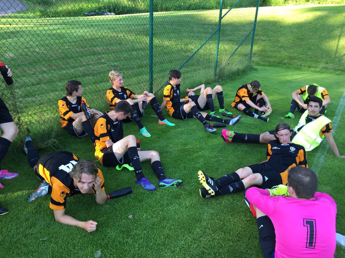 ForshagaFotboll's tweet photo. Halvtidsvila, 1-0 till Filipstad #fifj https://t.co/ug9UoI7xan