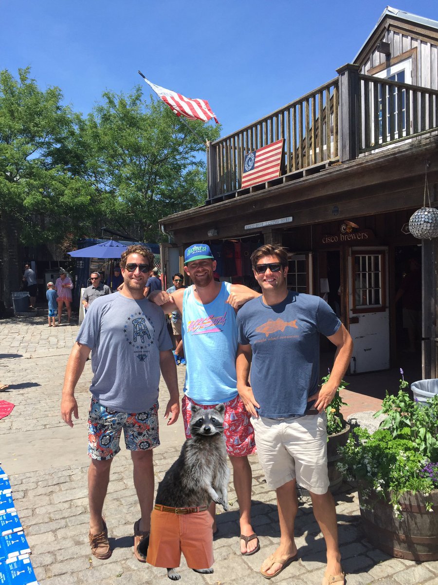 In my elemnt RT <a href="/ACKblACKbook/">Nantucket blACKbook</a>: 1st ever TRASHION SHOW at <a href="/CiscoBrewers/">Cisco Brewers</a> ... Many thanks to all our models! #Nantucket