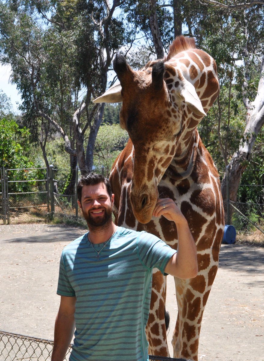 sixflagsDK's tweet photo. Let's all vote for Brandon Belt to make the NL #AllStarGame team! here he is with his namesake, Brandon the giraffe! https://t.co/KDLyn4WLPL