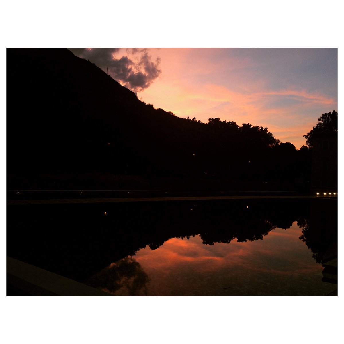 ItsAliceMoschen's tweet photo. Up and down. #sunsetparadise https://t.co/1rNHml59Px