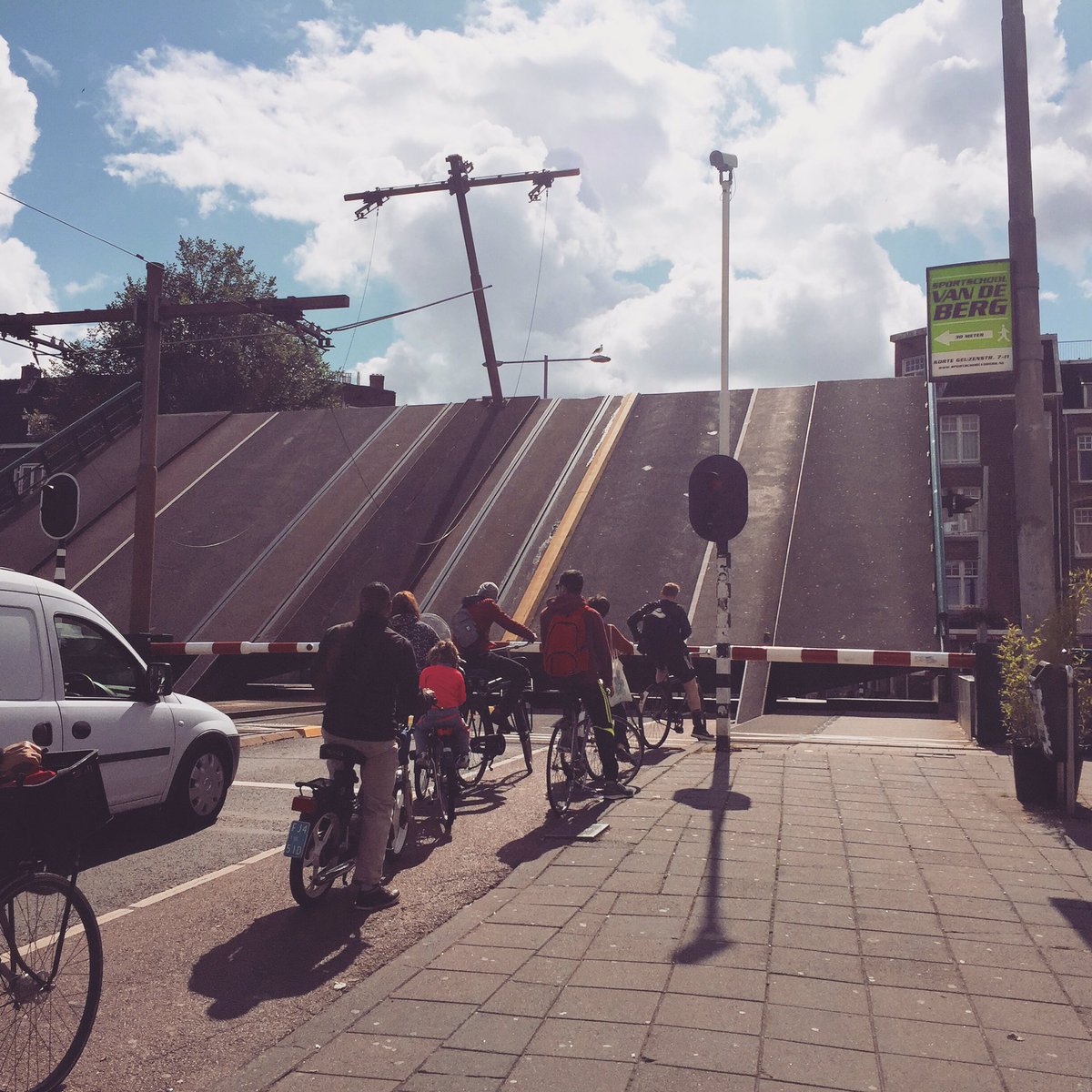 _zeynepcakir's tweet photo. Canal pit stop #Amsterdam #greatplaces #globalgems @RobertsDay1 https://t.co/6XuHP4agYB