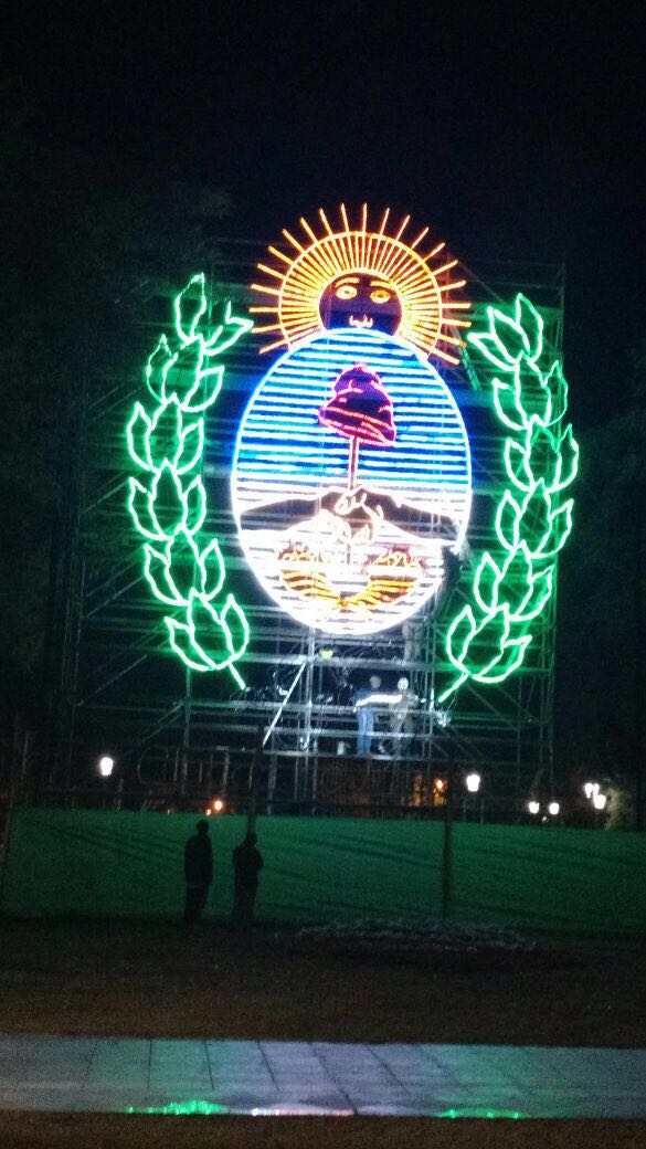 De nuevo, hay escudo en la Plaza Independencia! Un orgullo para la <a href="/ciudaddemendoza/">Ciudad de Mendoza</a>