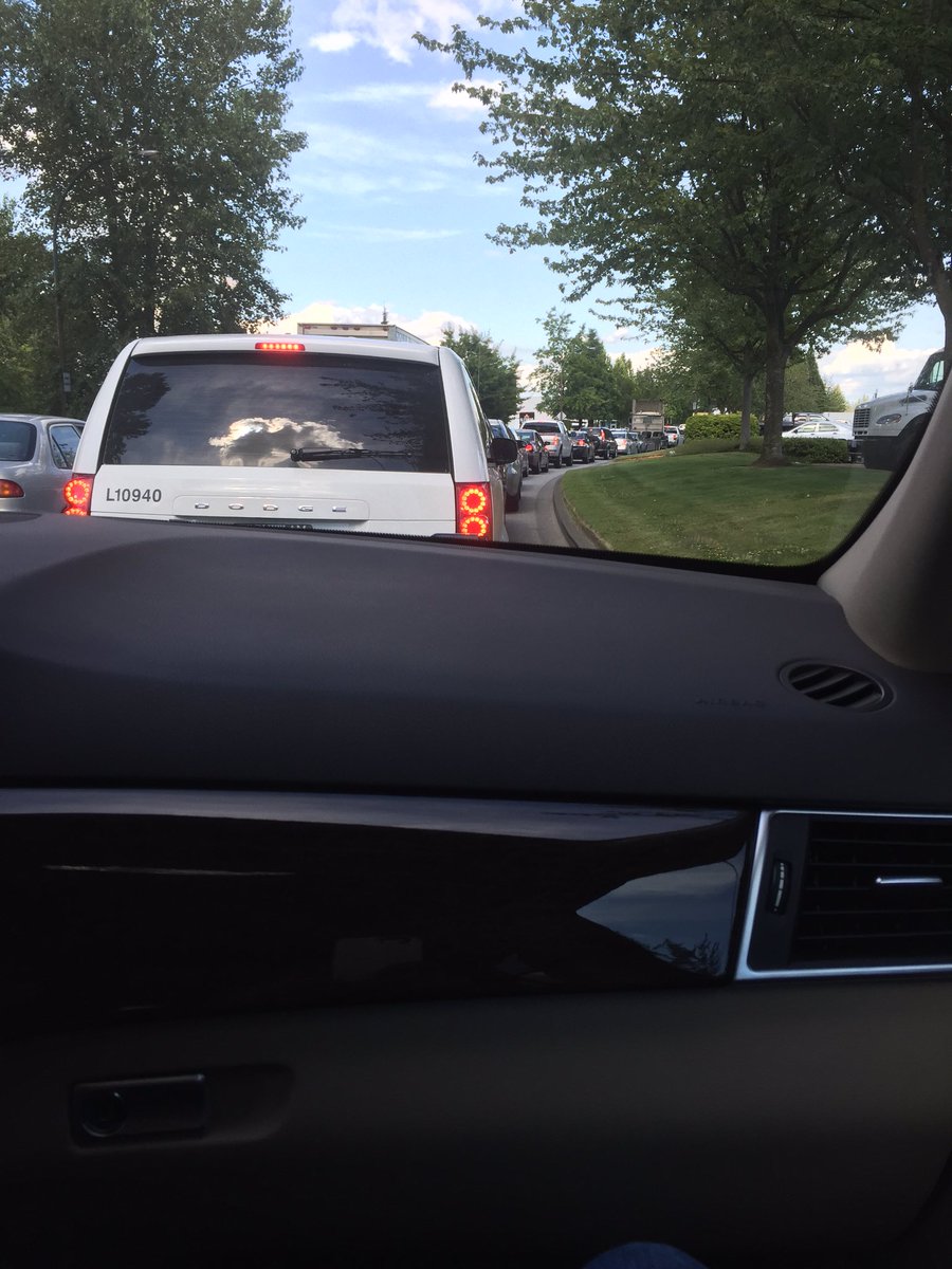 nicoleashika's tweet image. 2nd day this week for this much back up on Annacis Island #changesneeded @CorpDelta @AM730Traffic @deltapolice