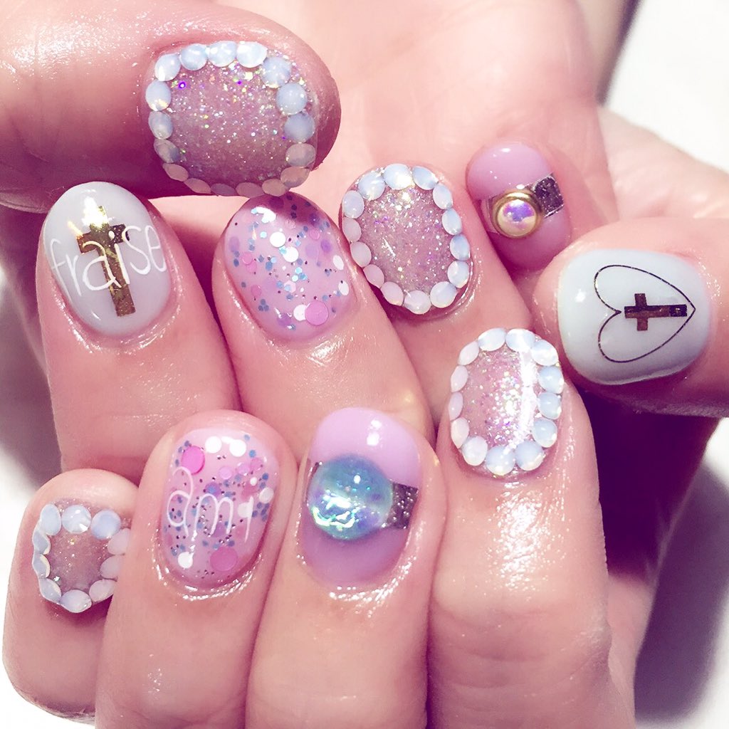 RinRin_Doll's tweet photo. Fraise Ami Nails😘🍓💕 by @lovlnail 今回のネイルはフランスと @kunimilky6 ワールドのテーマにしてもらいました〜♪ can't wait to see my fraise amis! https://t.co/2FXWqLxbWx