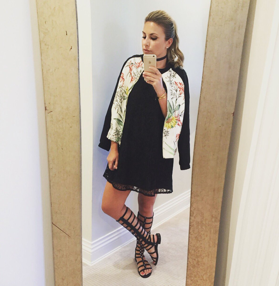beaumondeblond's tweet photo. Tuesday night dinner vibes - dress/bomber by @ZARA, shoes by @StuartWeitzman #fashion #hamptons #style #summer #love https://t.co/kyAF4cI11r
