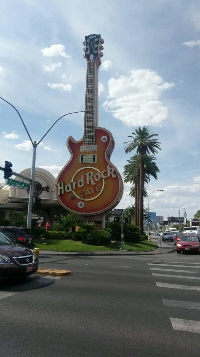DanielleRamseth's tweet photo. What's the ratio of a normal sized guitar to this guitar? #EDCI653 #MathematicalEye https://t.co/zWwyNk79Uk