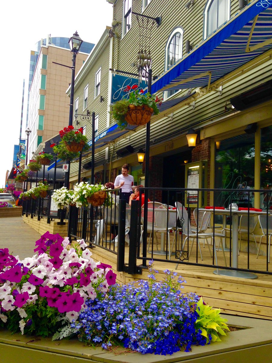 Perfect evening to eat on the newly built a deck in front of <a href="/5Fishermen/">Five Fishermen</a>