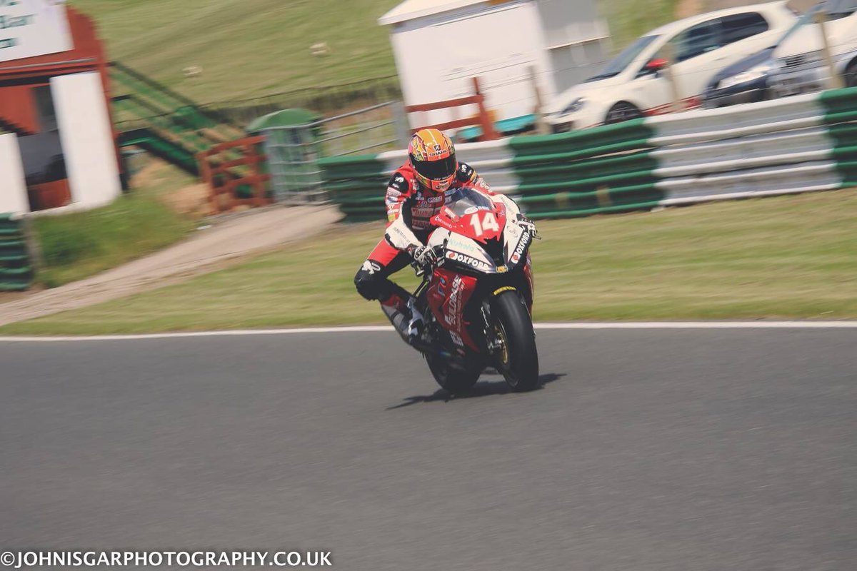 JohnIsgarPhotos's tweet photo. @buildbasebmw @taylormac77 @niallmackenzie1 @mallorycircuit #generaltesting #bsb #bmw #quick @LeeJack14 @allthebest https://t.co/om9NeiMdBD